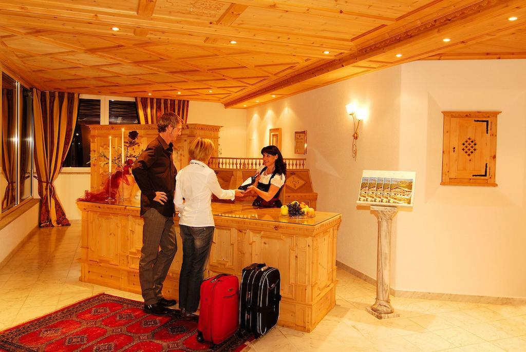 Alpentirolis Hotell Eksteriør bilde